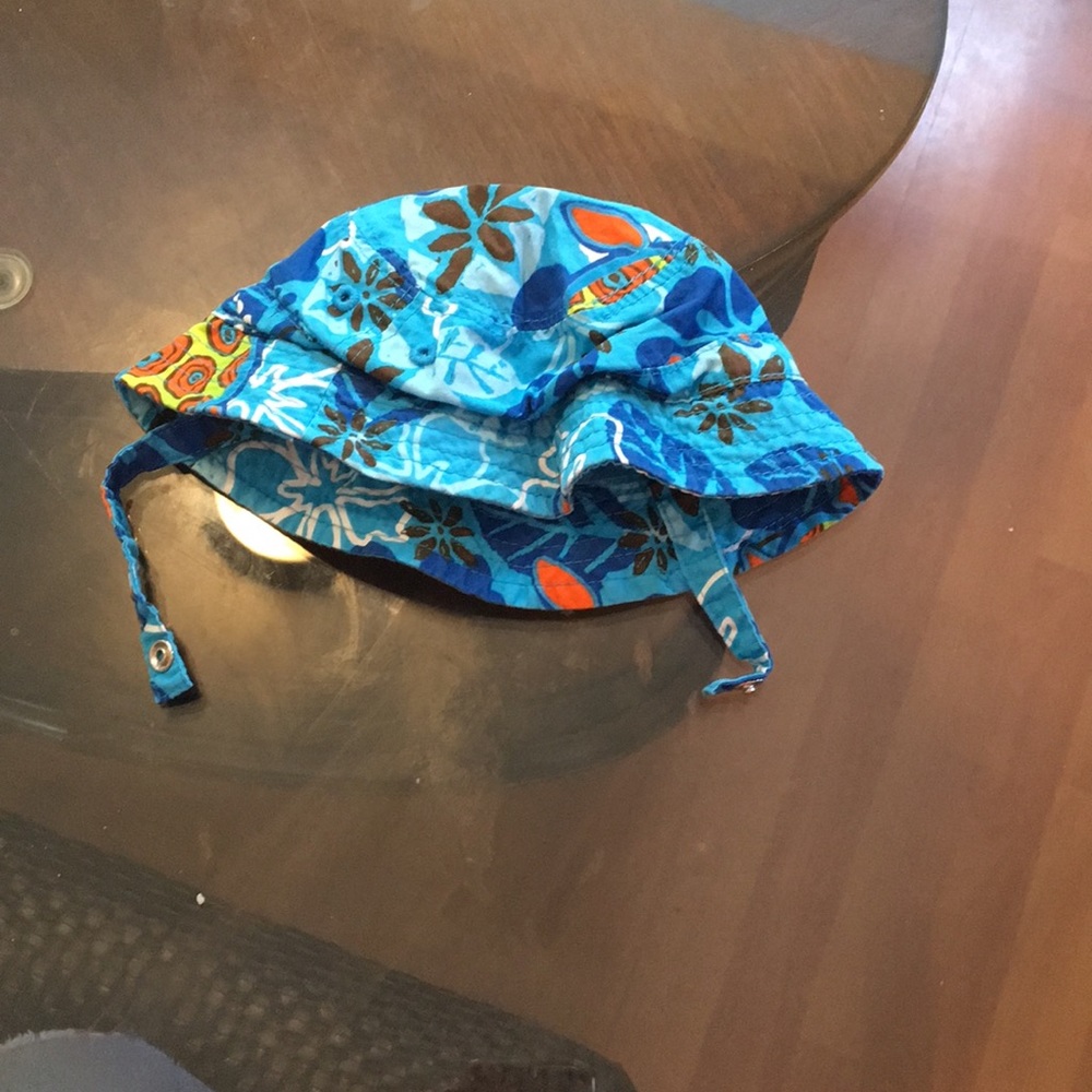 Bucket hat
